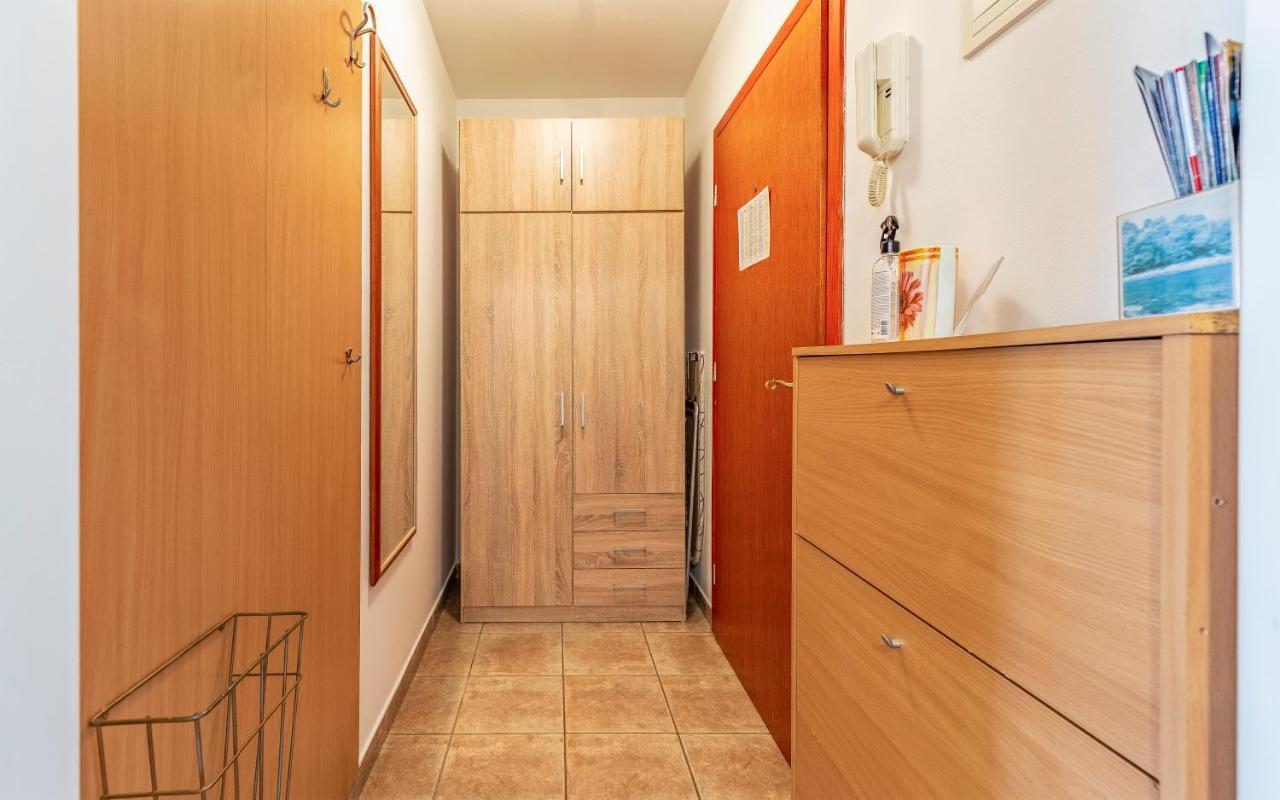 Olga'S Place-New Apartment 200 Mt From The Sea Пула Екстериор снимка