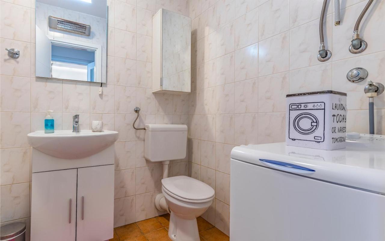 Olga'S Place-New Apartment 200 Mt From The Sea Пула Екстериор снимка