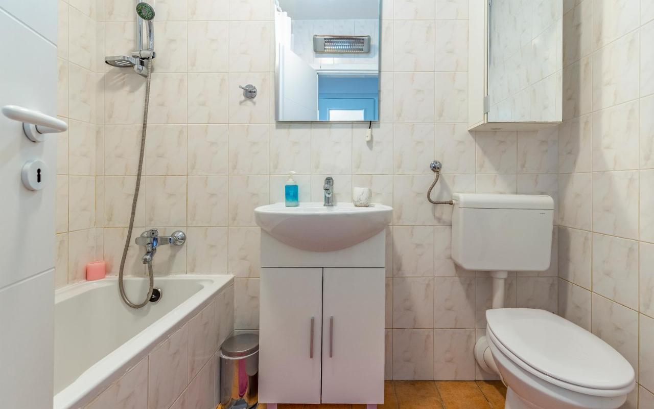 Olga'S Place-New Apartment 200 Mt From The Sea Пула Екстериор снимка