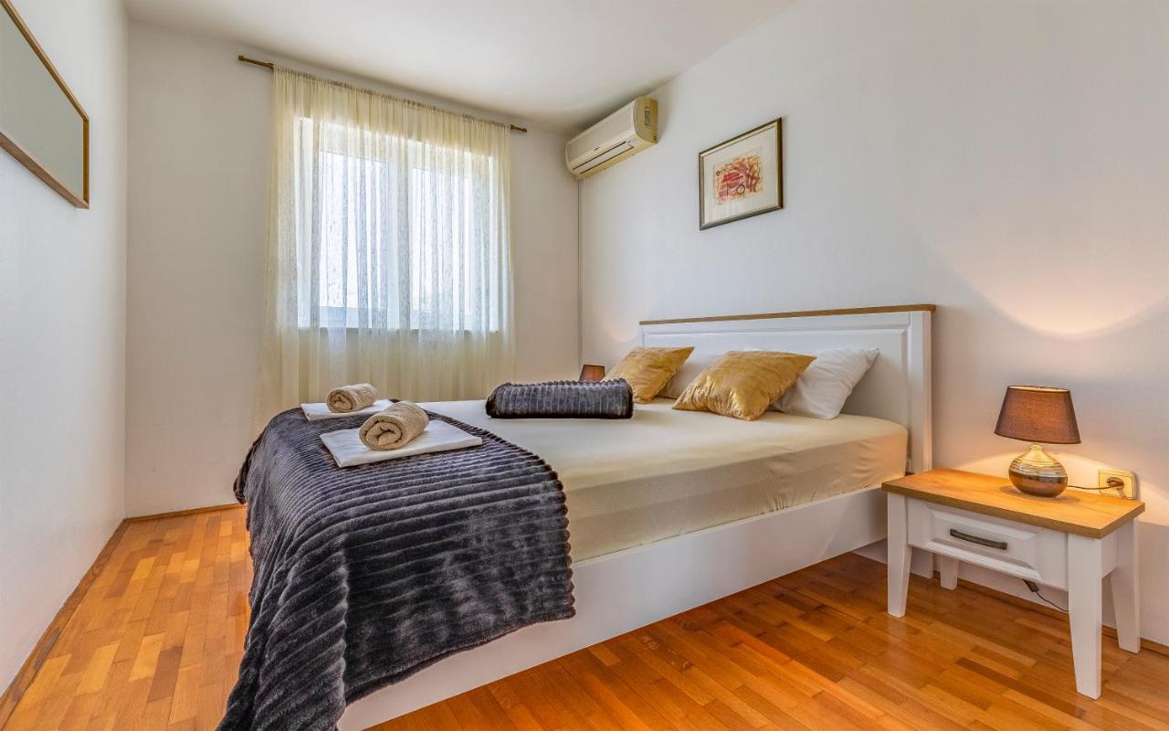 Olga'S Place-New Apartment 200 Mt From The Sea Пула Екстериор снимка
