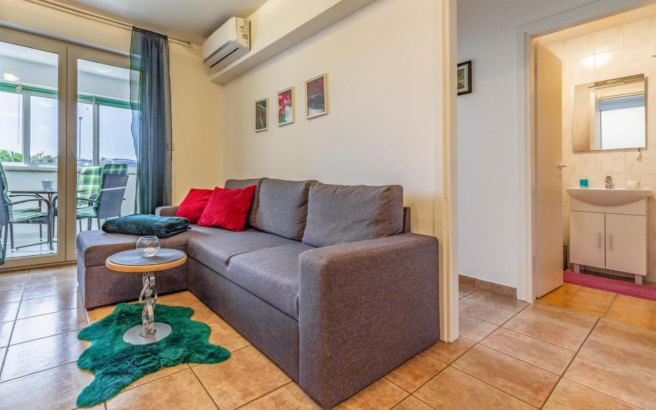 Olga'S Place-New Apartment 200 Mt From The Sea Пула Екстериор снимка