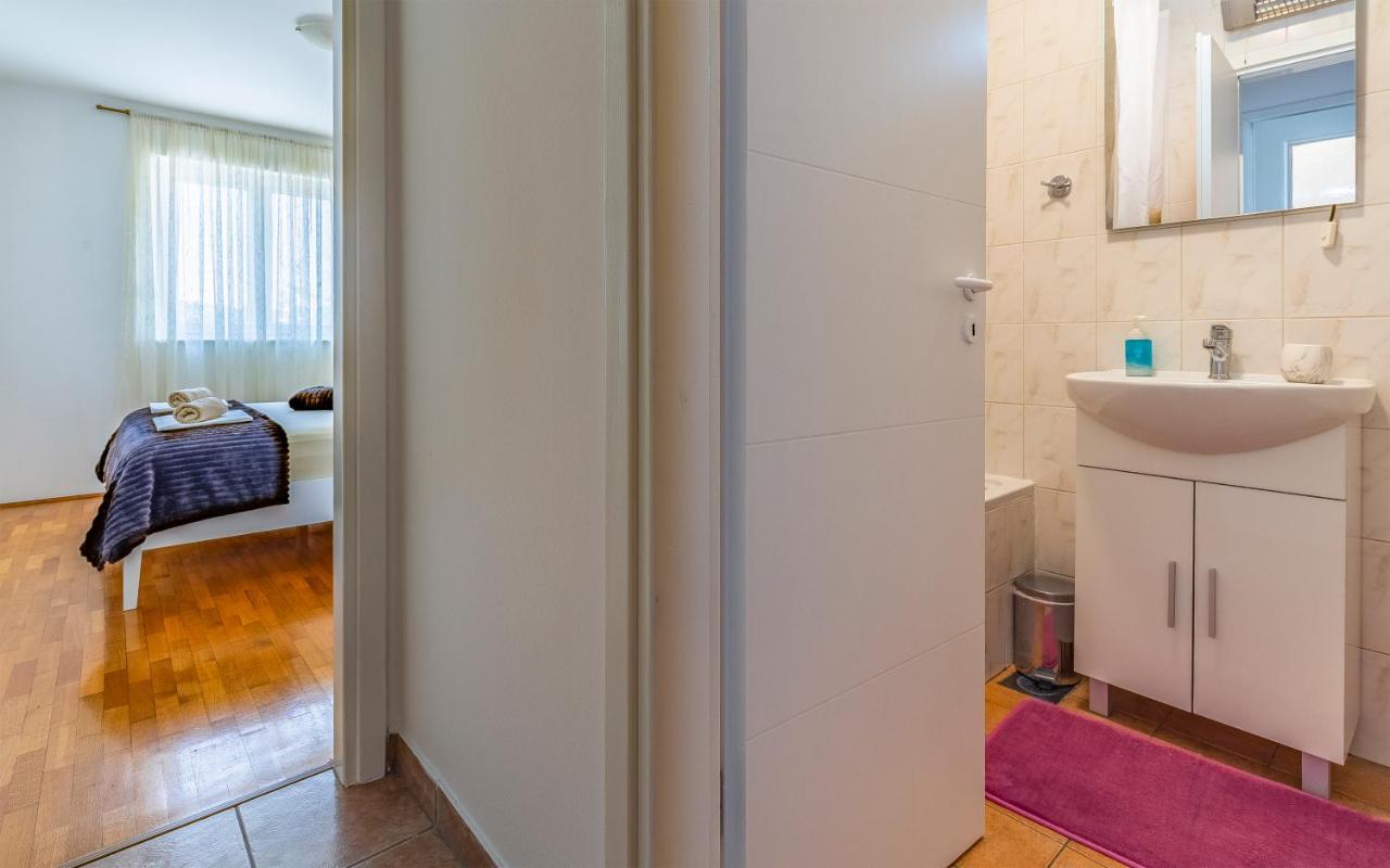 Olga'S Place-New Apartment 200 Mt From The Sea Пула Екстериор снимка