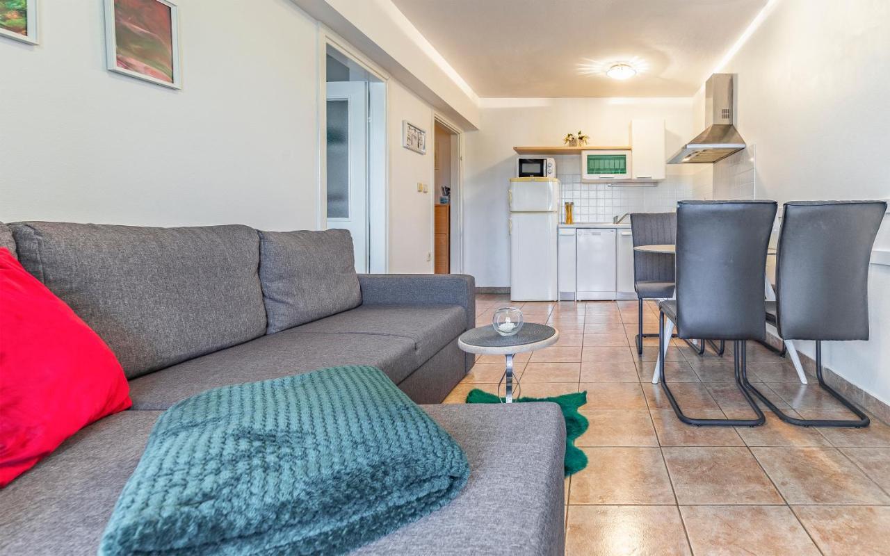 Olga'S Place-New Apartment 200 Mt From The Sea Пула Екстериор снимка
