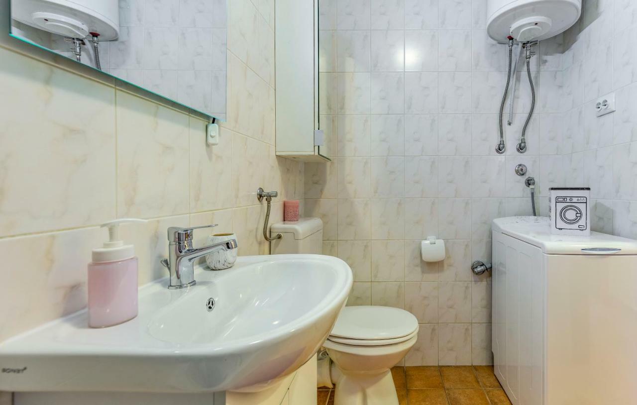 Olga'S Place-New Apartment 200 Mt From The Sea Пула Екстериор снимка