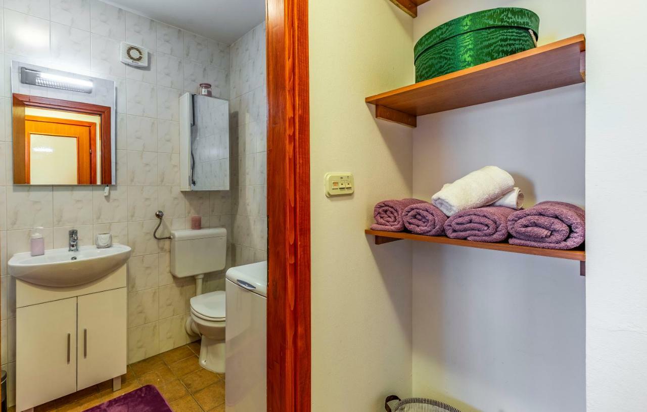 Olga'S Place-New Apartment 200 Mt From The Sea Пула Екстериор снимка