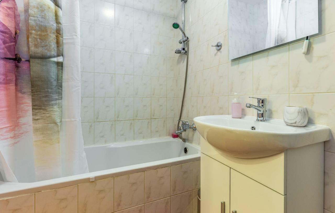 Olga'S Place-New Apartment 200 Mt From The Sea Пула Екстериор снимка